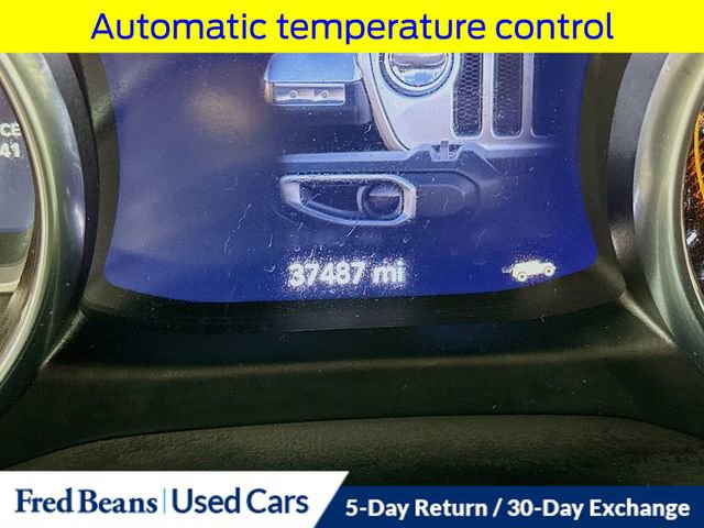 Used 2022 Jeep Wrangler Unlimited Sahara w/ Cold Weather Group image 15