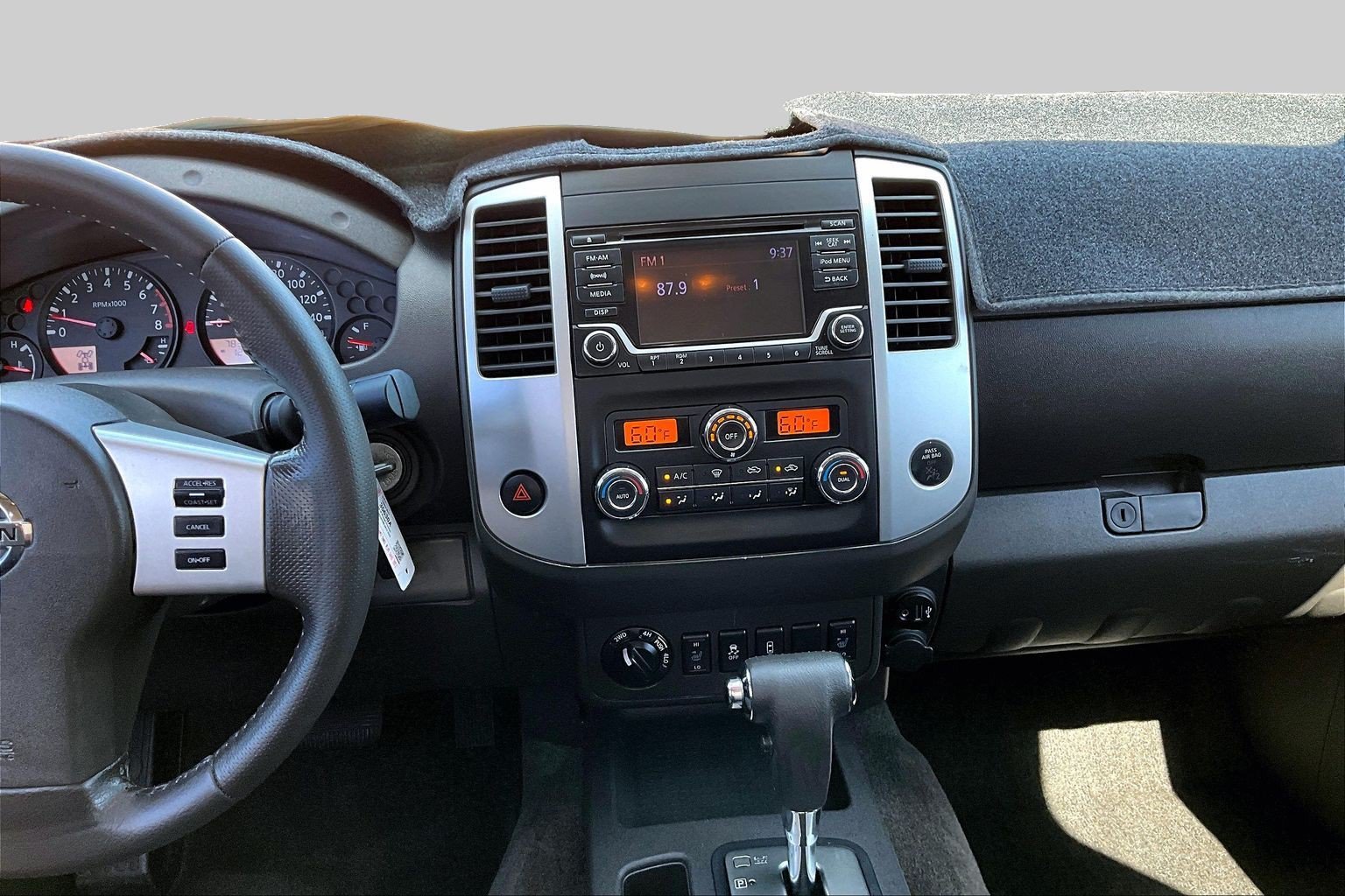 Used 2018 Nissan Frontier SV w/ Value Truck Package AWD/4WD image 6