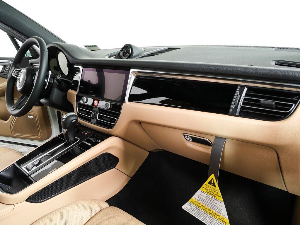 Certified 2026 Porsche Macan AWD/4WD image 25