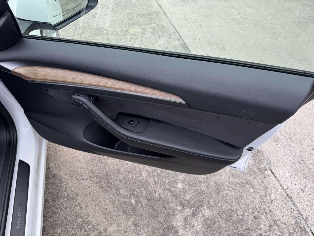 Used 2023 Tesla Model 3 Standard Range image 18