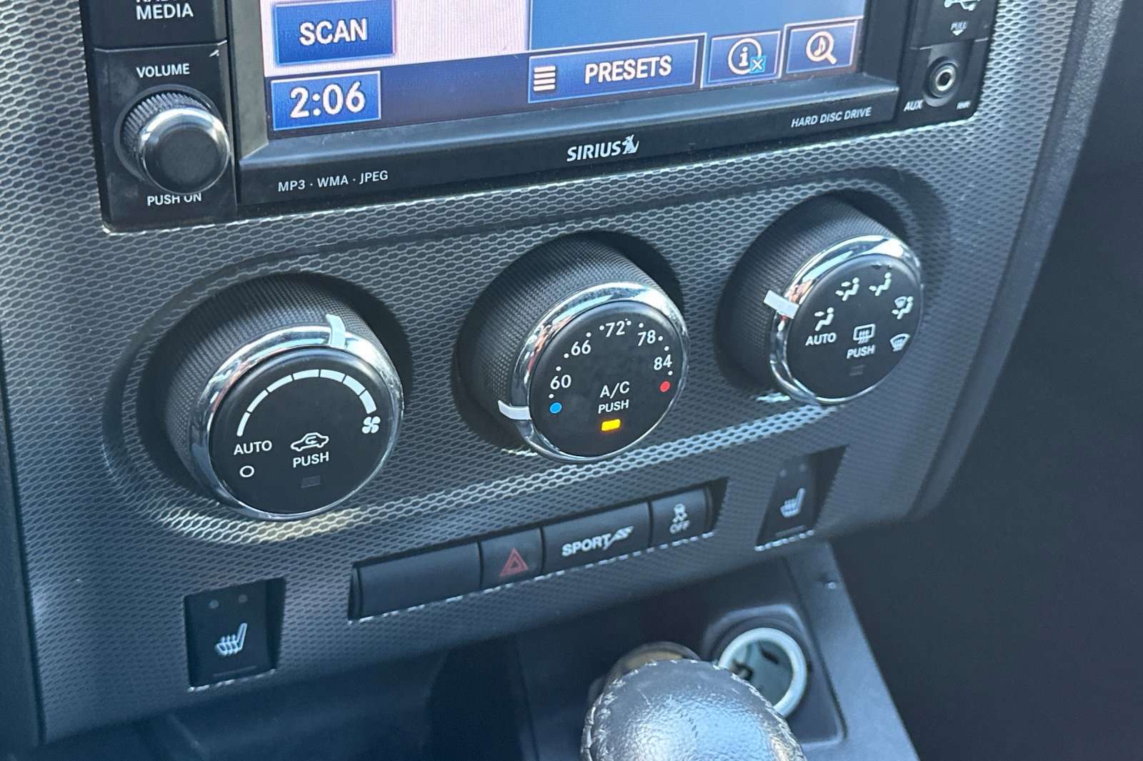 Used 2012 Dodge Challenger R/T image 25