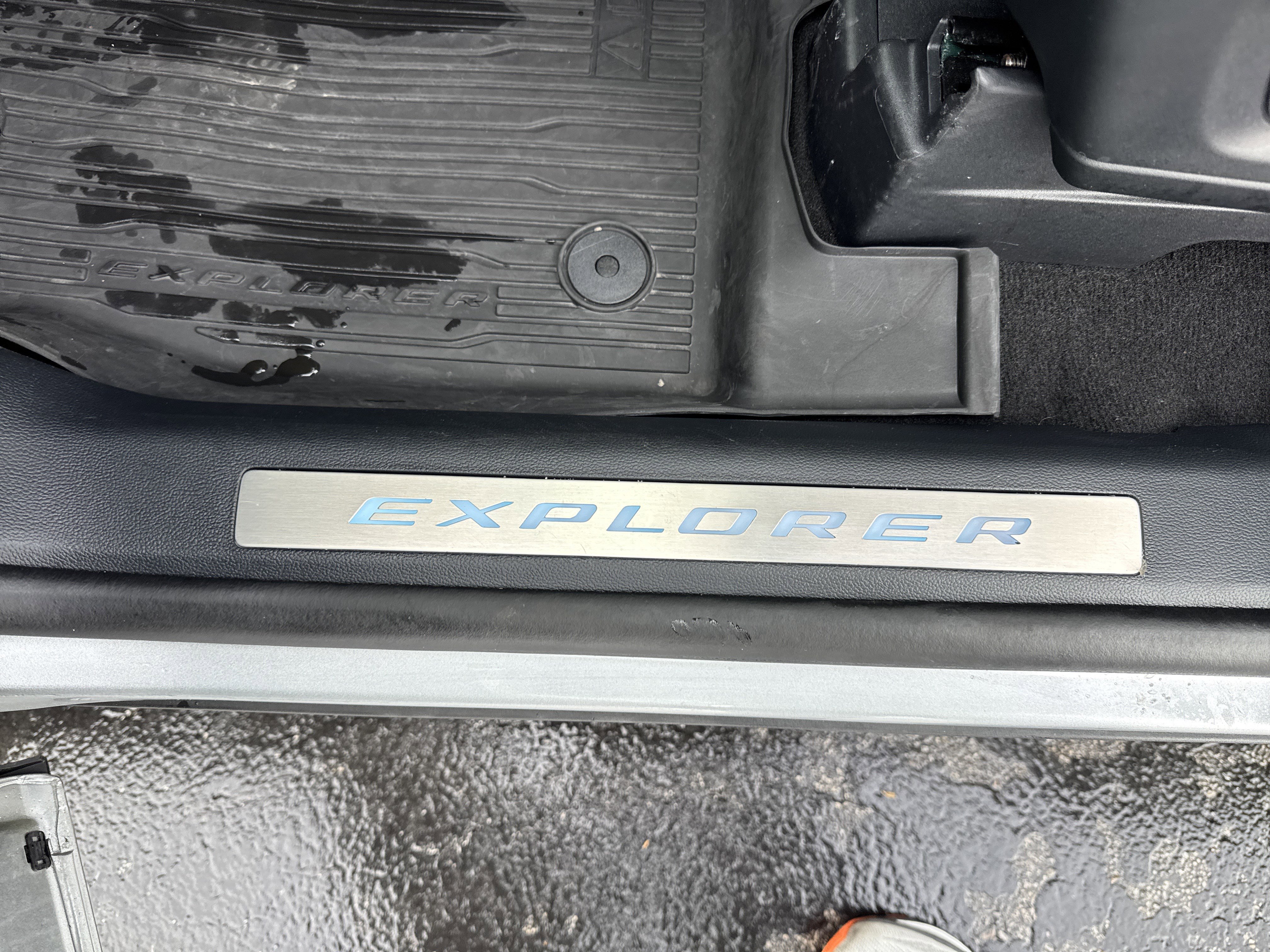 Used 2025 Ford Explorer Platinum w/ Ultimate Package image 29