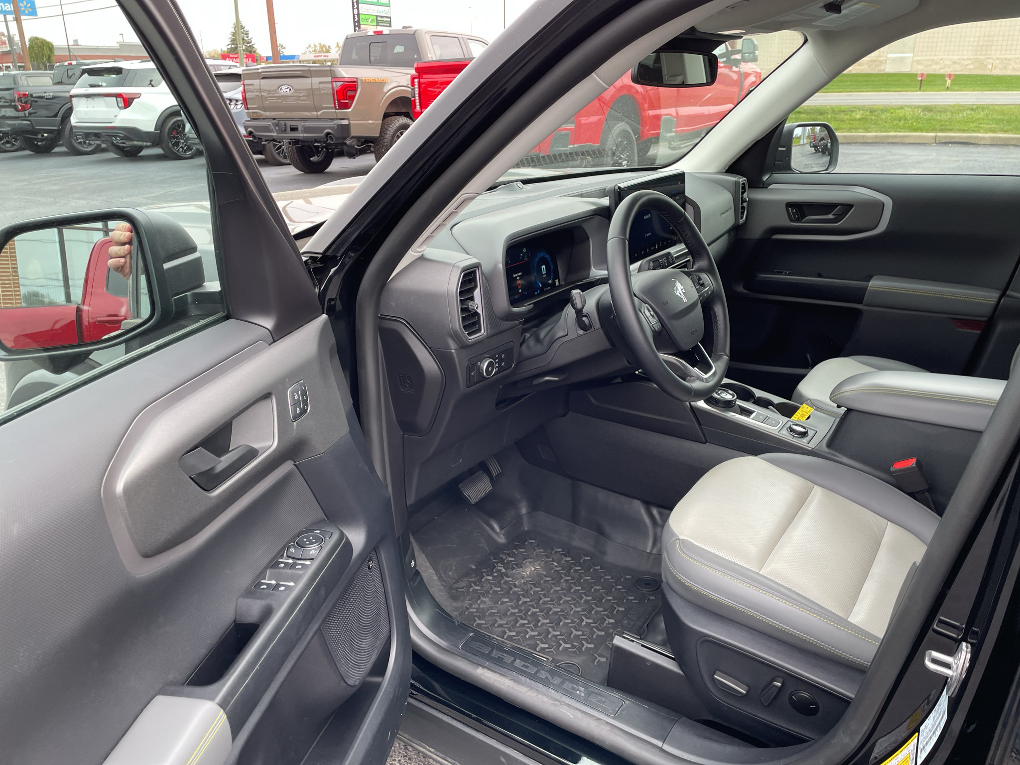 Used 2025 Ford Bronco Sport Badlands w/ Sasquatch Badlands Package AWD/4WD image 9