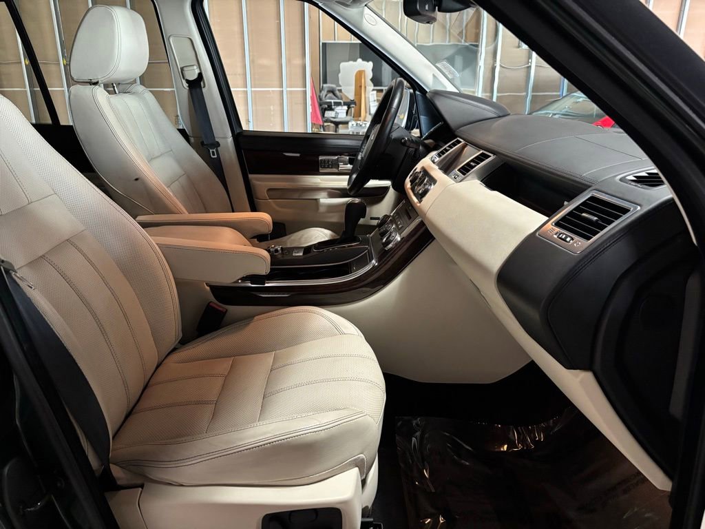 Used 2011 Land Rover Range Rover Sport HSE LUX image 19