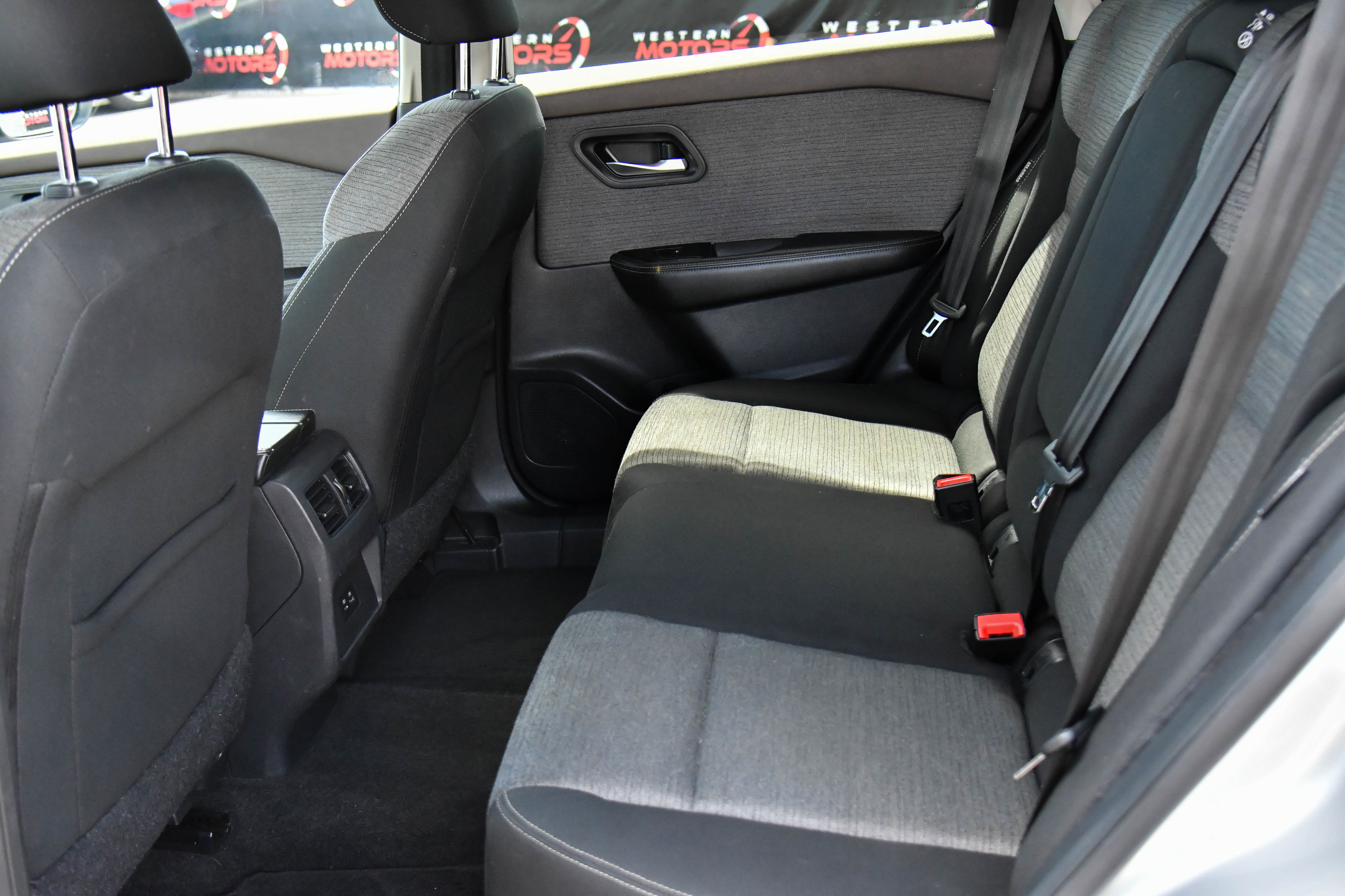 Used 2022 Nissan Rogue SV AWD/4WD image 34