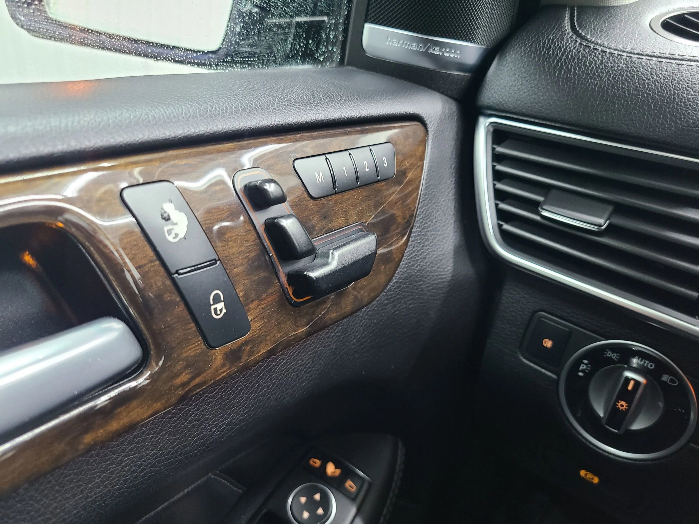 Used 2016 Mercedes-Benz GL 320 BlueTEC 4MATIC w/ Premium I Package image 30