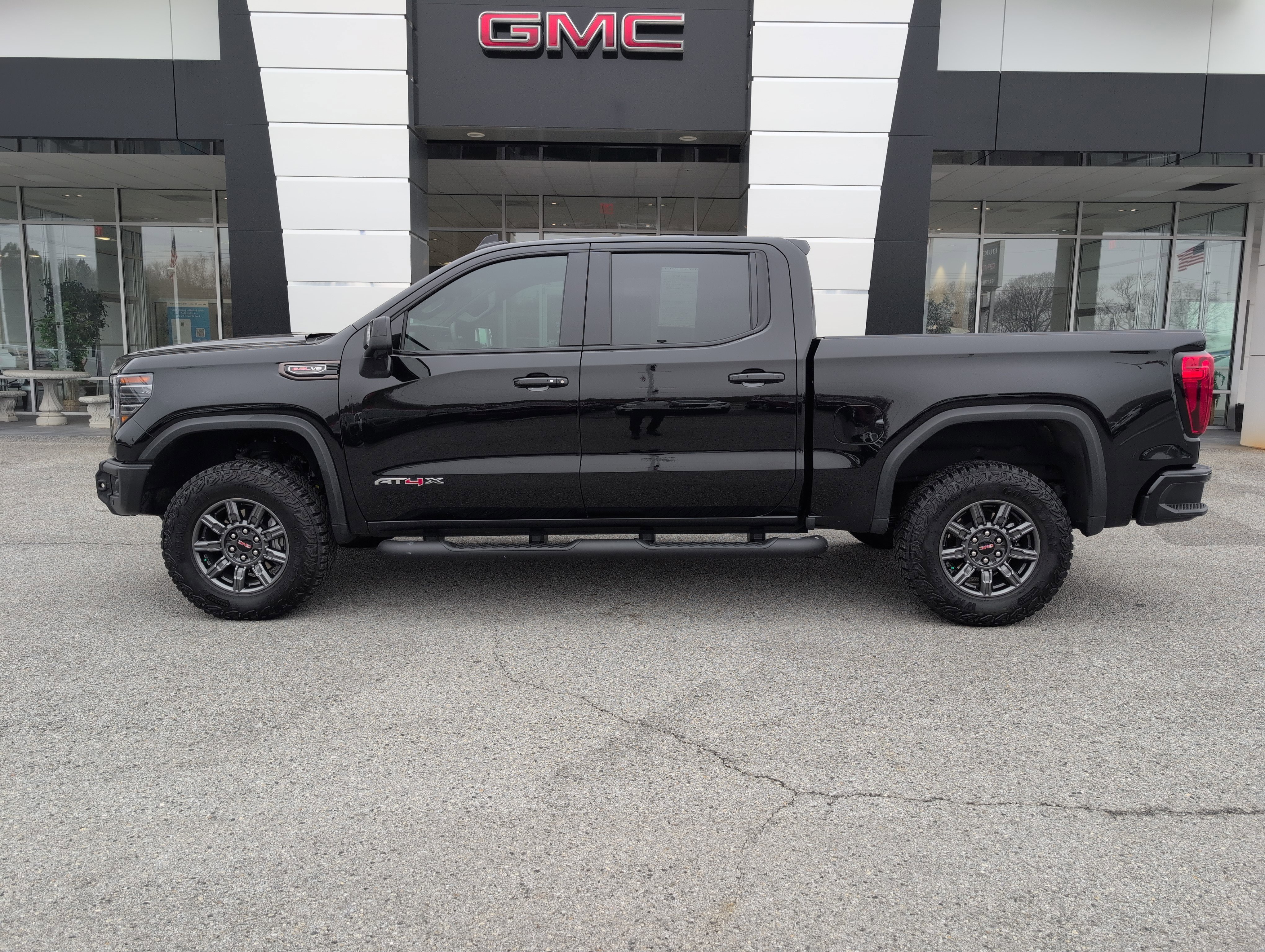 Used 2025 GMC Sierra 1500 AT4X image 3