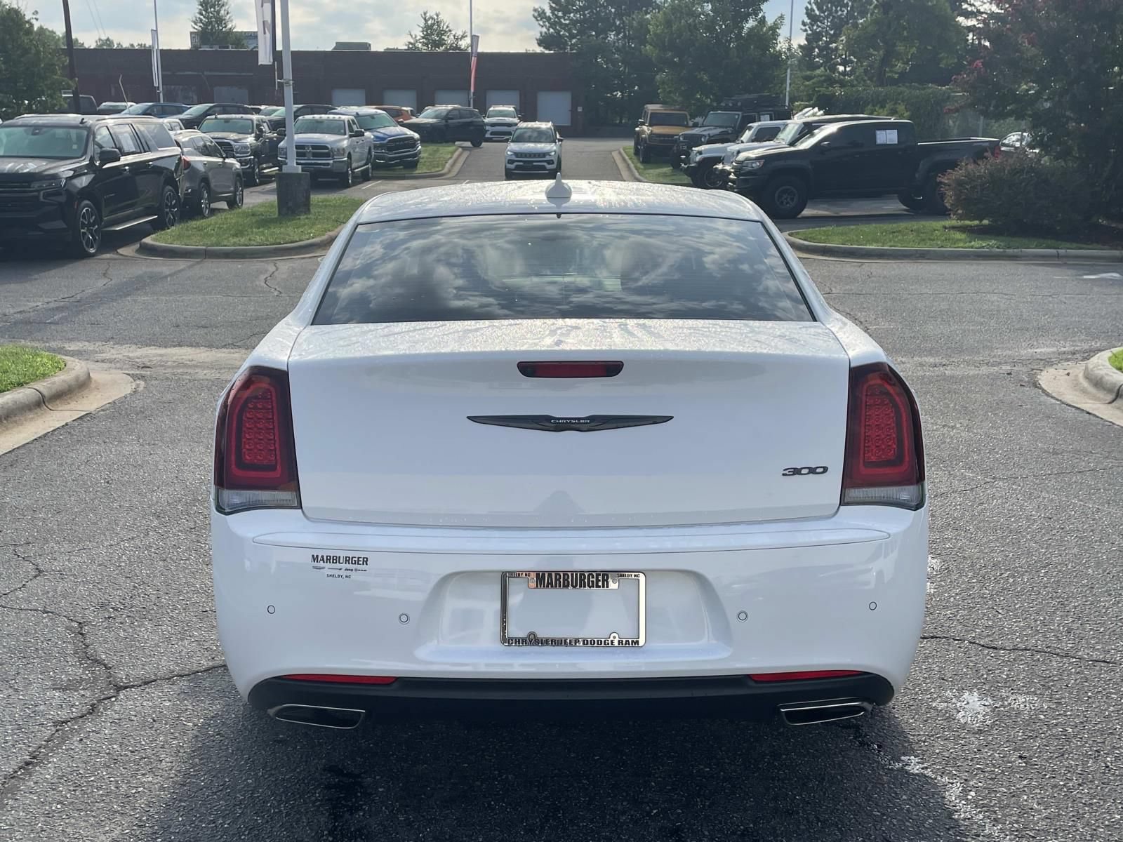 Used 2023 Chrysler 300 Touring L w/ Comfort Group RWD image 6