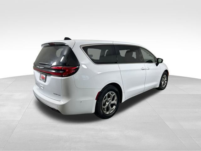 Used 2024 Chrysler Pacifica Limited image 7