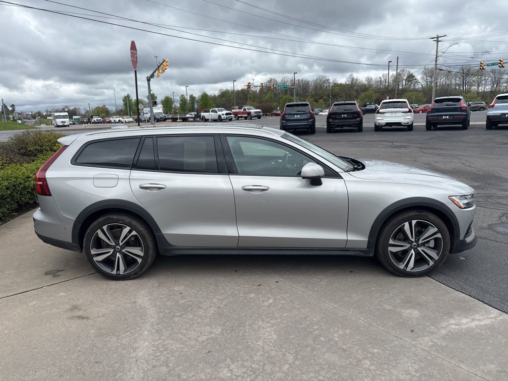 Used 2025 Volvo V60 B5 Cross Country Plus AWD/4WD image 5