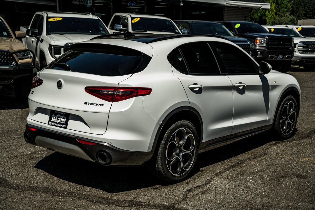 Used 2022 Alfa Romeo Stelvio Ti AWD/4WD image 11