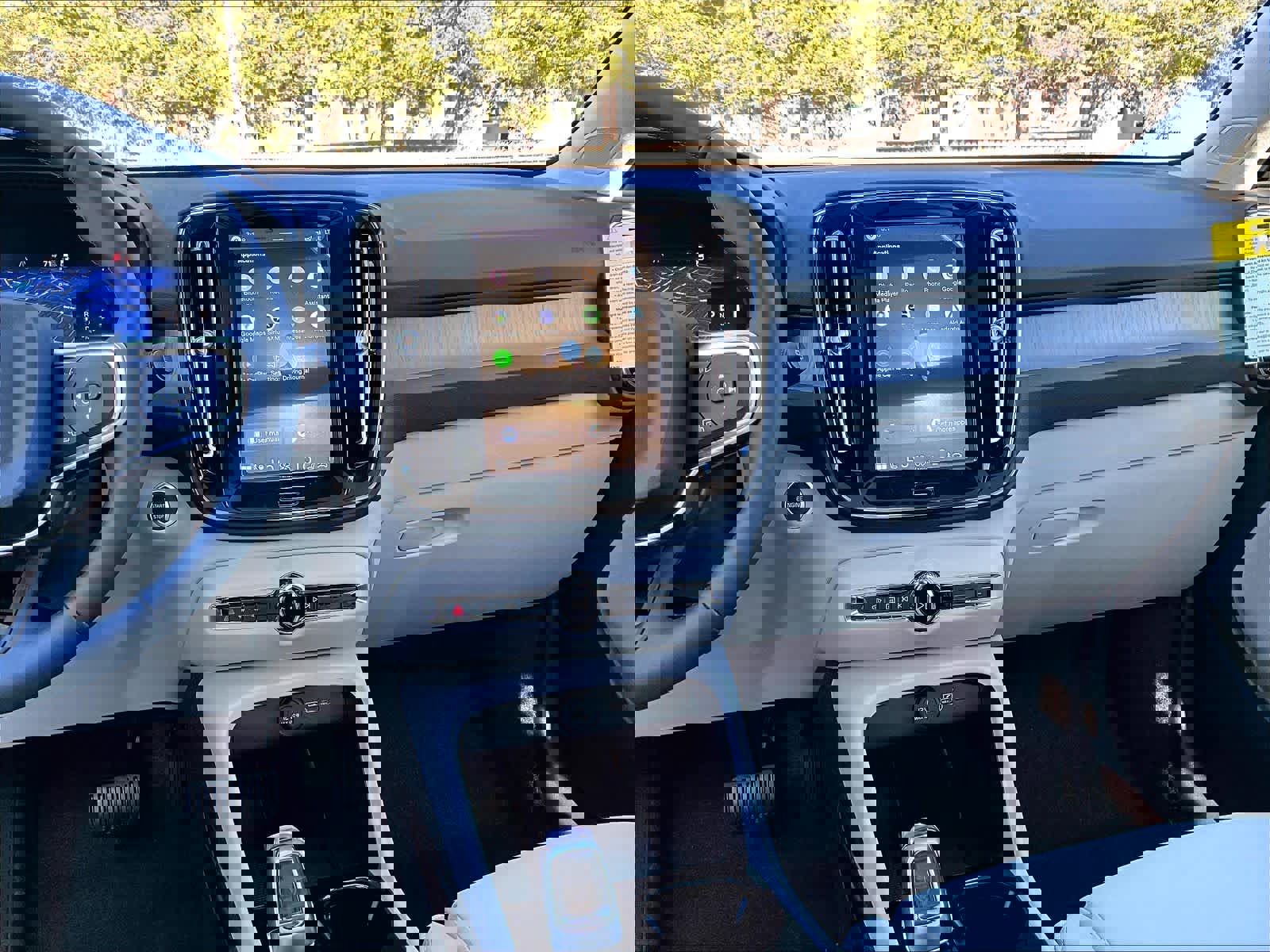 New 2026 Volvo XC40 B5 Plus w/ Protection Package Premier AWD/4WD image 9