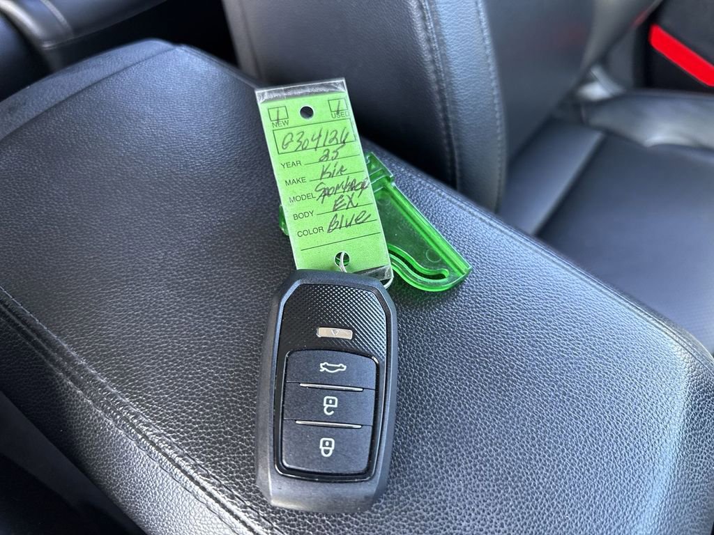 Used 2025 Kia Sportage EX image 21