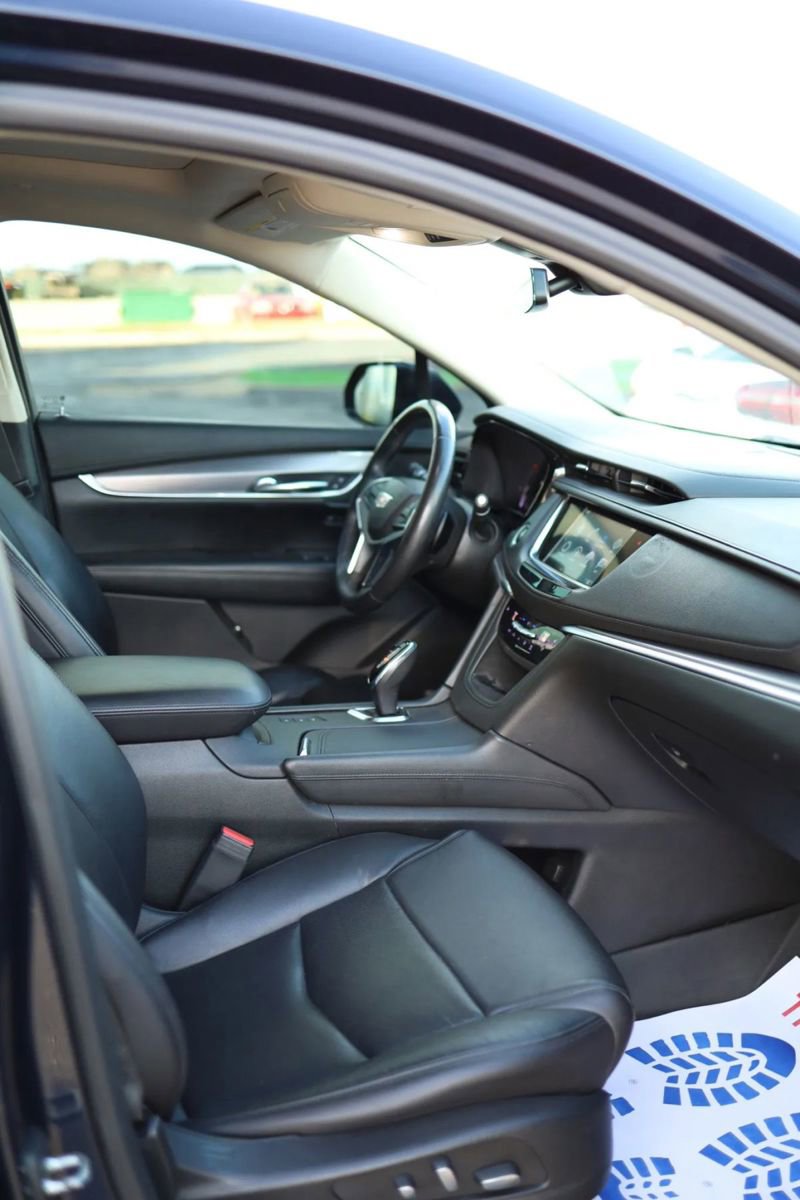 Used 2017 Cadillac XT5 Luxury w/ Driver Awareness Package AWD/4WD image 48