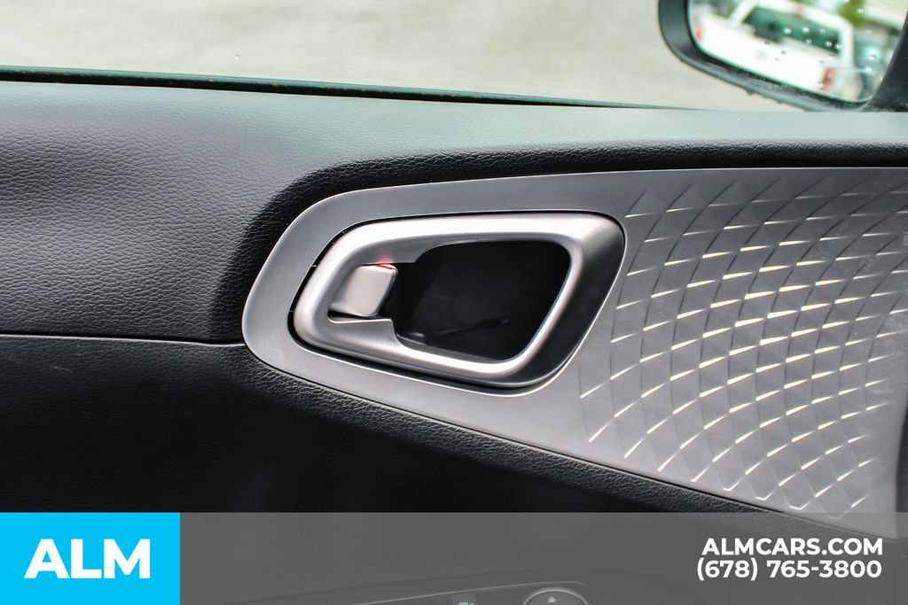 Used 2025 Kia Soul LX w/ LX Technology Package FWD image 37
