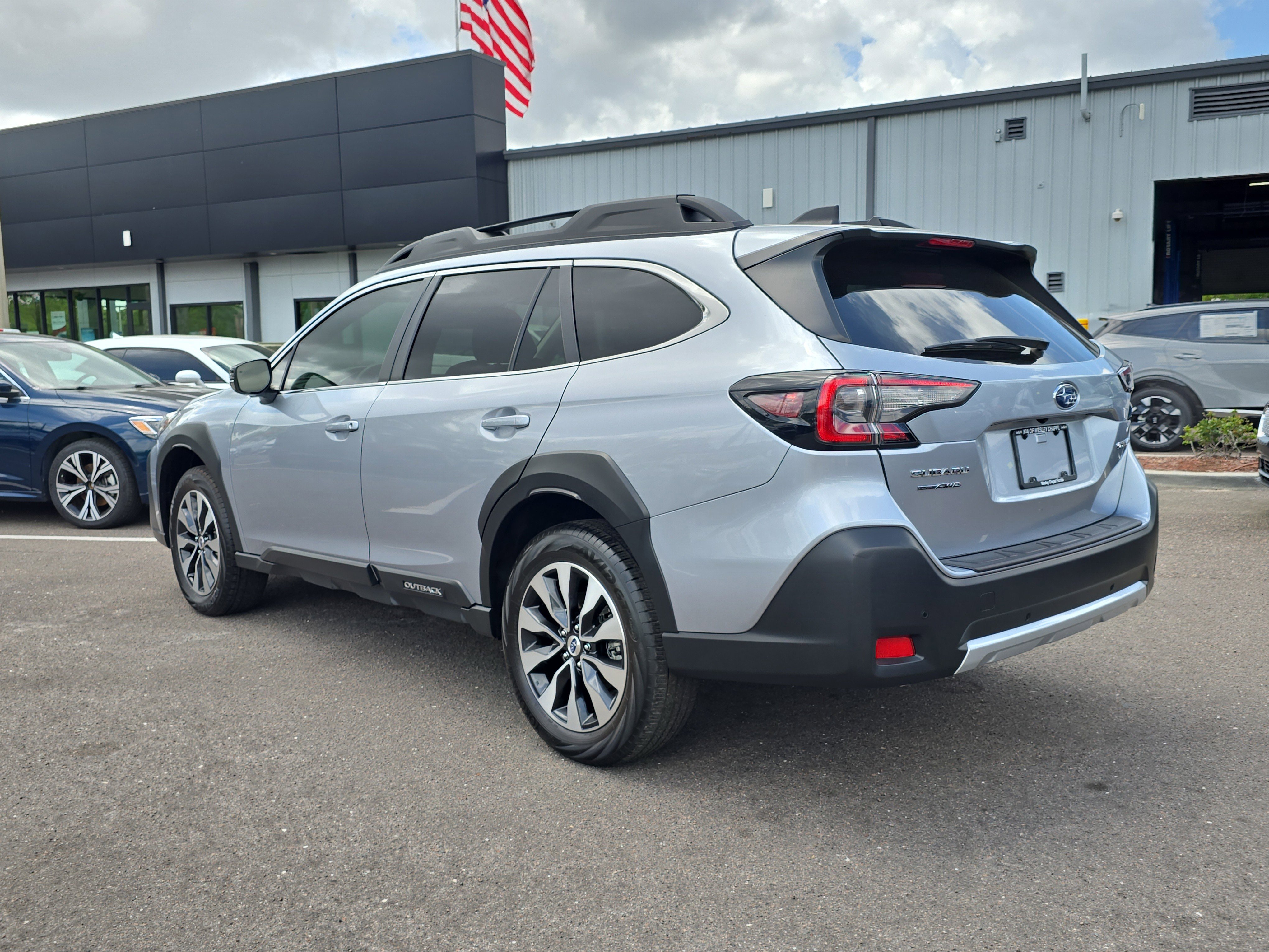 Used 2025 Subaru Outback Limited w/ Tech Package 3 image 6