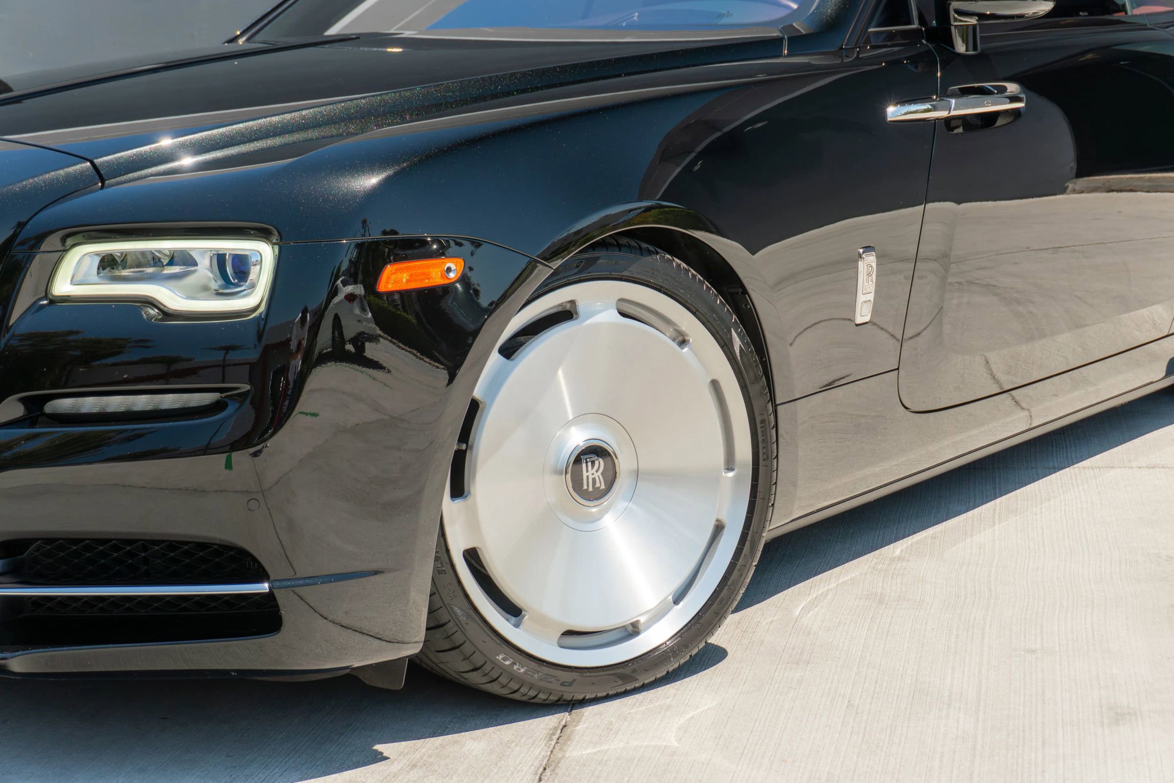 Used 2019 Rolls-Royce Dawn RWD image 28
