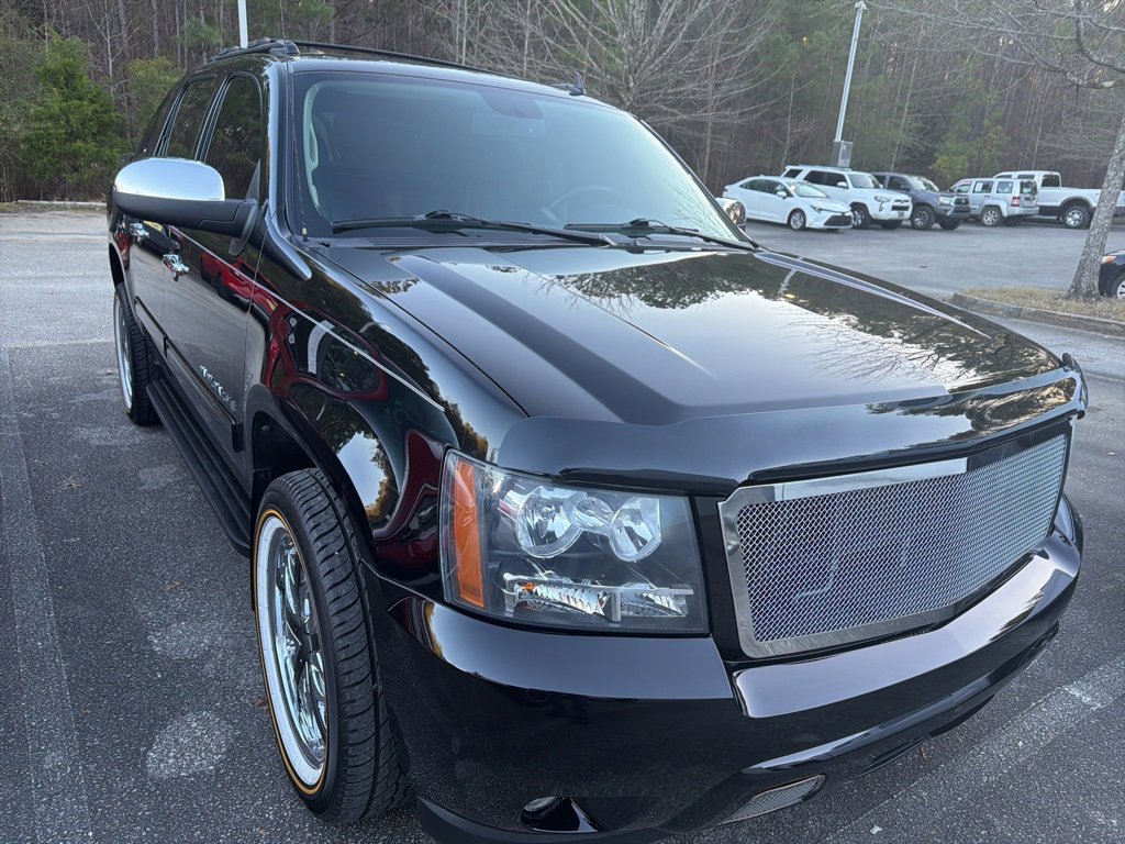 Used 2012 Chevrolet Avalanche LT w/ All-Star Edition image 4