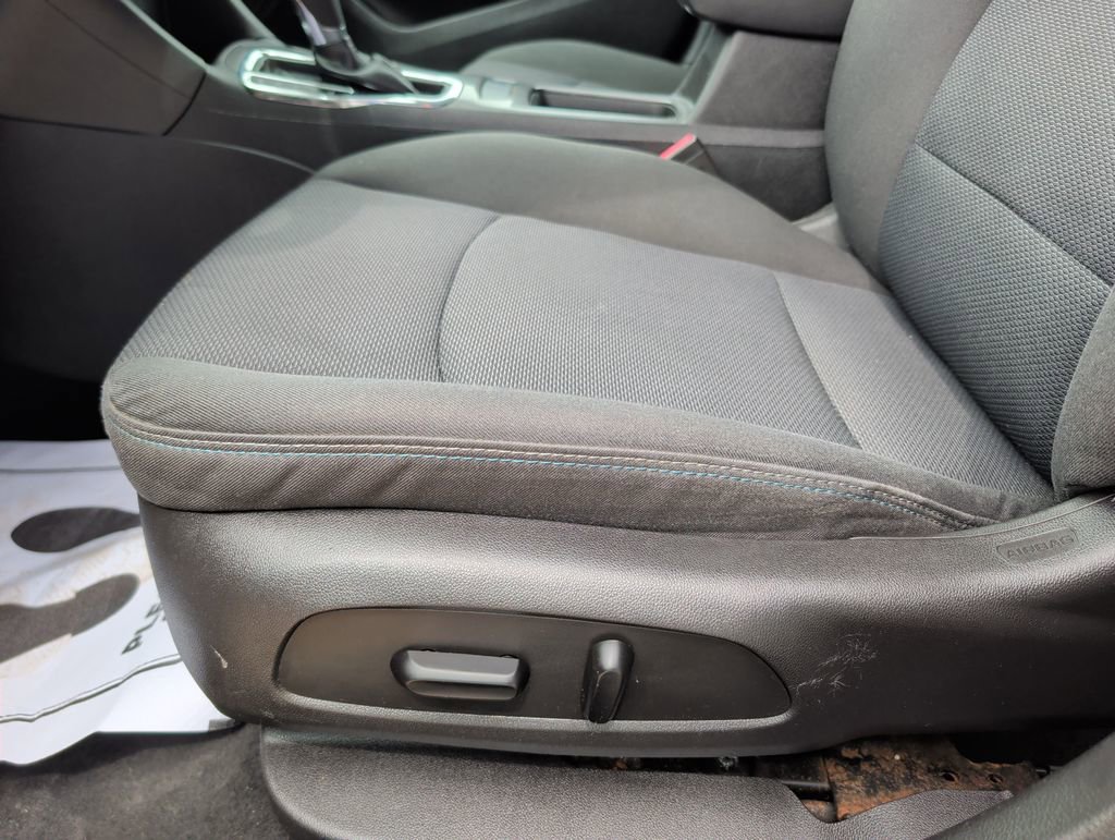 Used 2017 Chevrolet Cruze LT w/ Convenience Package FWD image 9