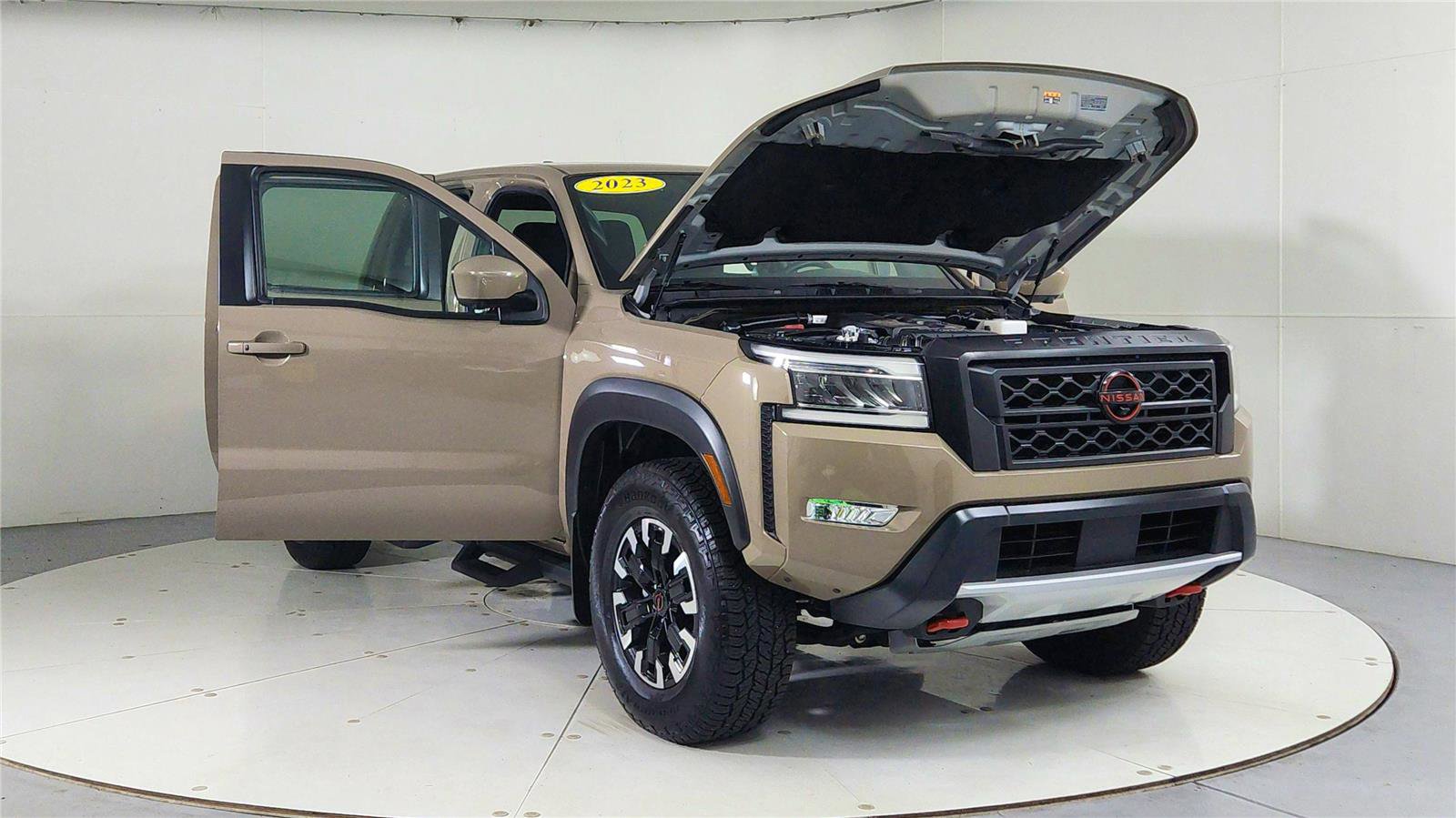 Used 2023 Nissan Frontier PRO-4X w/ Pro Convenience Package image 9