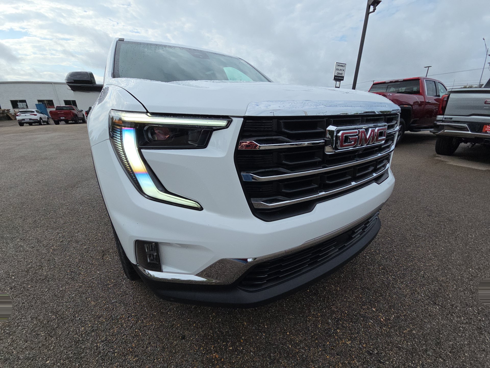 Used 2026 GMC Acadia Elevation w/ Elevation Premium Package FWD image 11