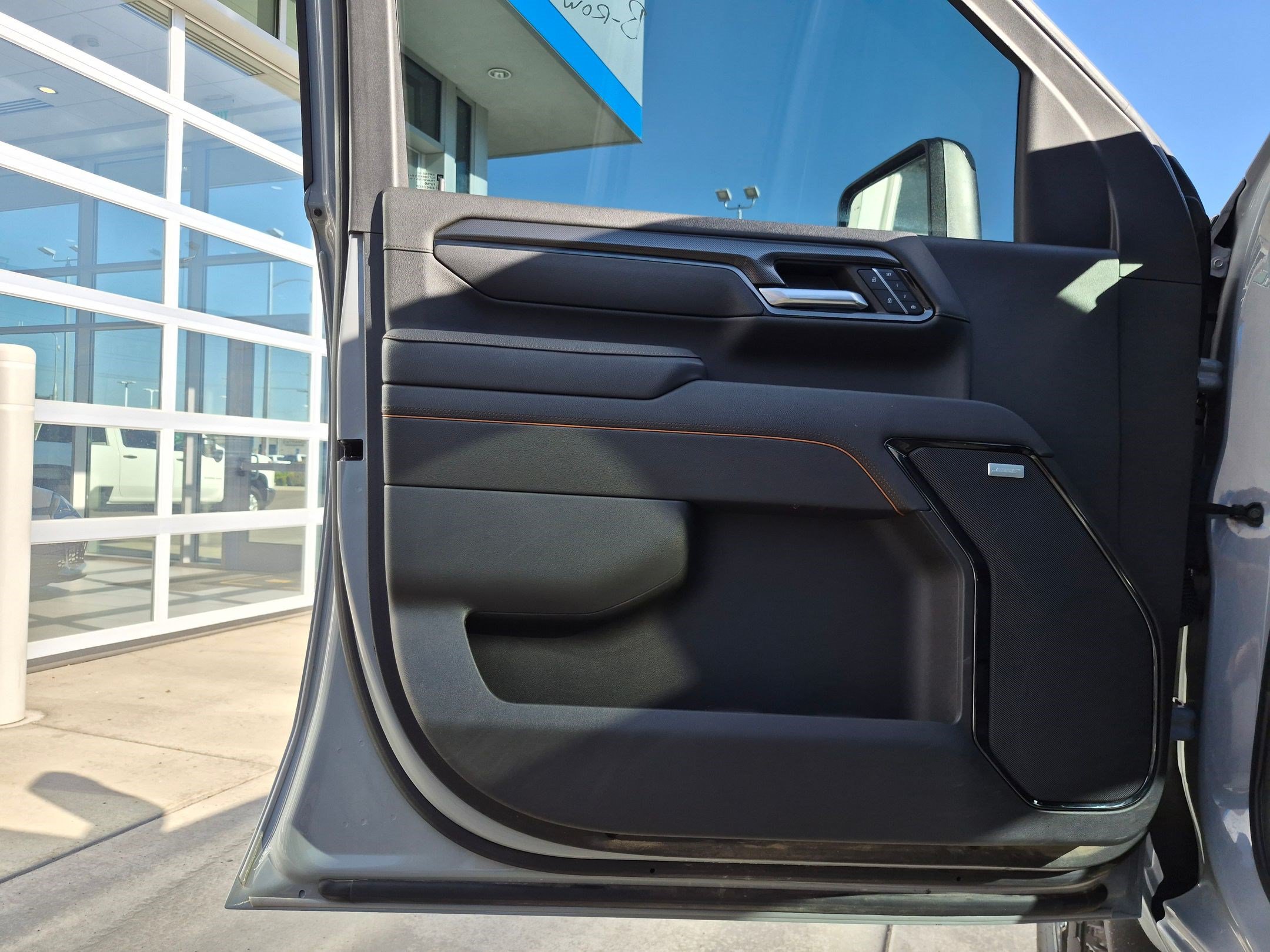 Used 2025 GMC Sierra 2500 AT4 AWD/4WD image 12