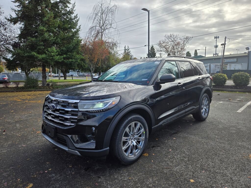 New 2026 Ford Explorer Active w/ Active Comfort Package AWD/4WD image 1