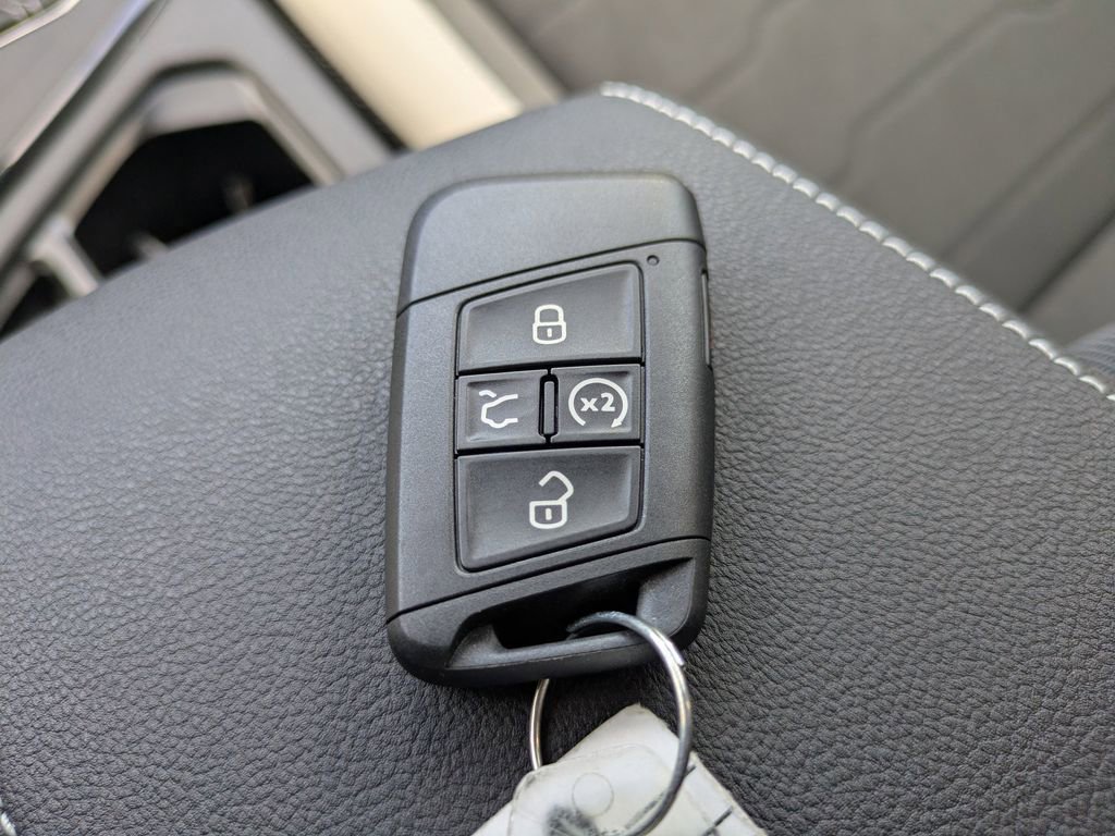 New 2026 Volkswagen Taos SE image 28