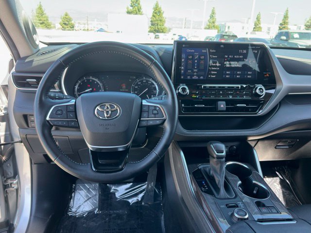 Certified 2021 Toyota Highlander Limited AWD/4WD image 14