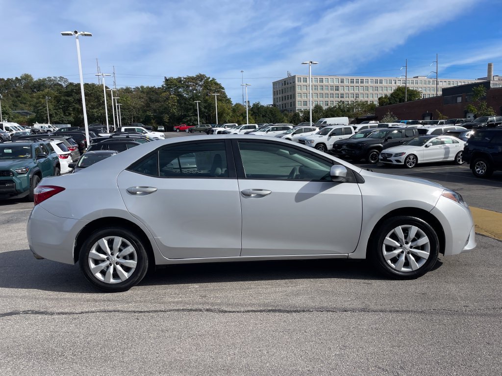 Used 2015 Toyota Corolla LE FWD image 6