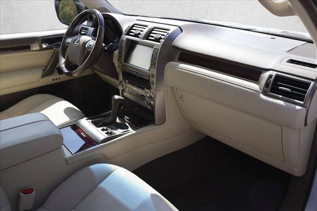Used 2019 Lexus GX 460 Premium w/ Premium Package AWD/4WD image 28