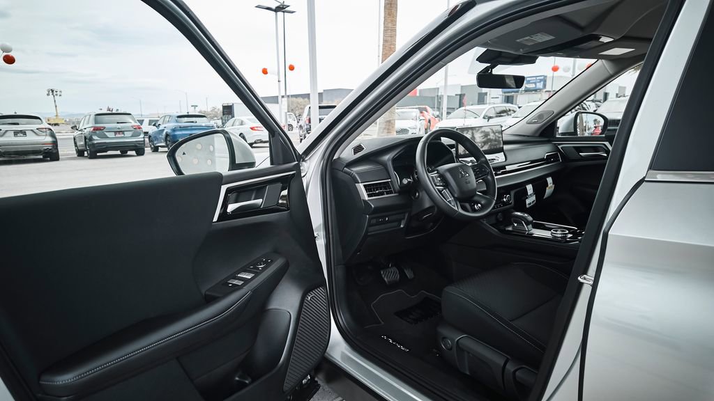 New 2026 Mitsubishi Outlander ES FWD image 16