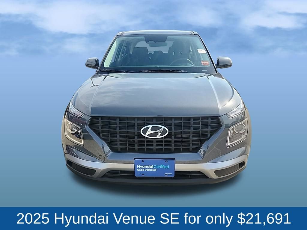 Certified 2025 Hyundai Venue SE image 2