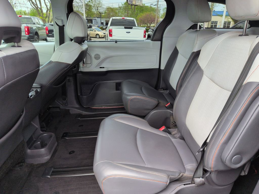 Used 2021 Toyota Sienna XSE AWD/4WD image 25