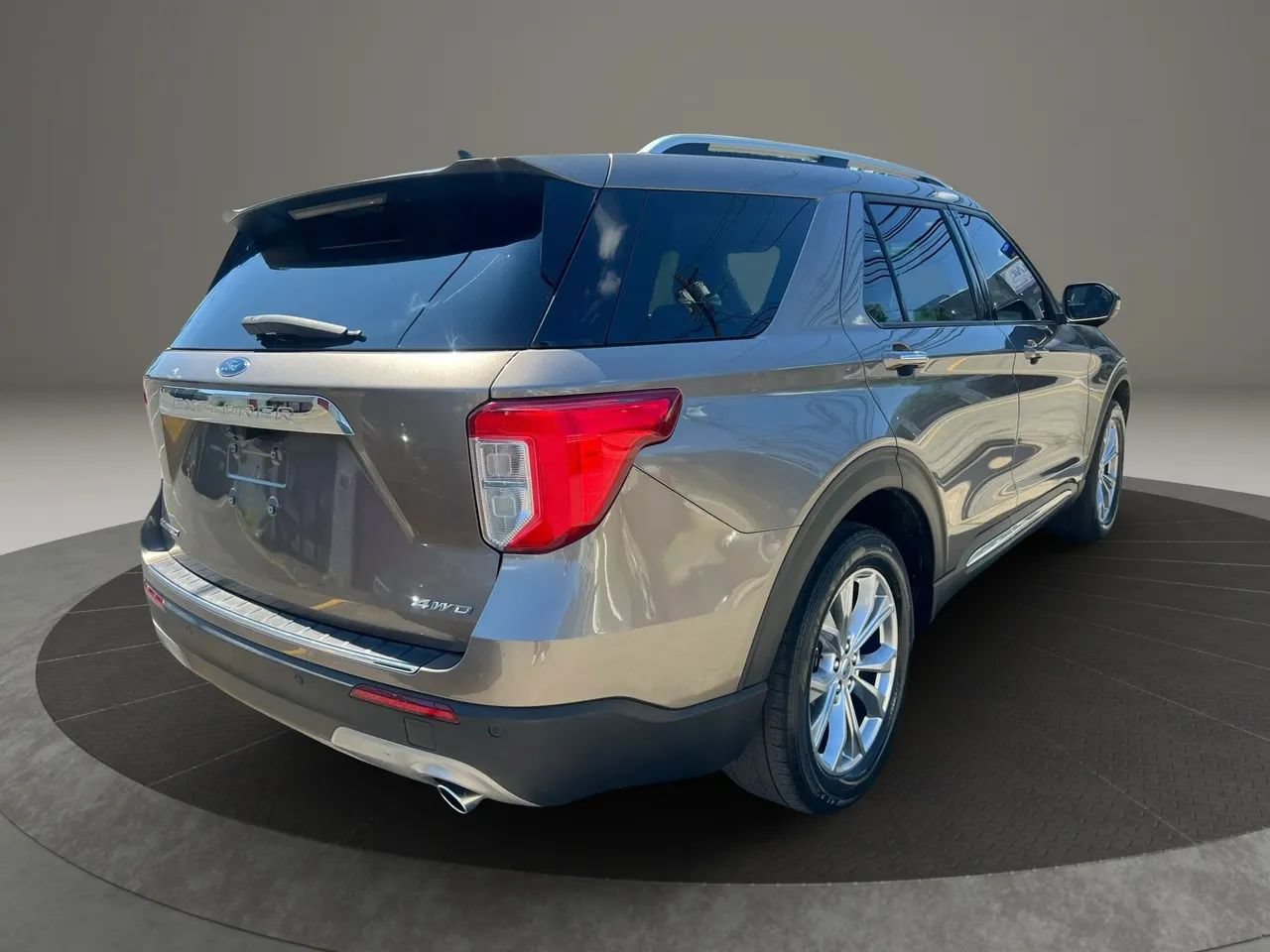Used 2021 Ford Explorer Limited w/ Equipment Group 301A AWD/4WD image 5