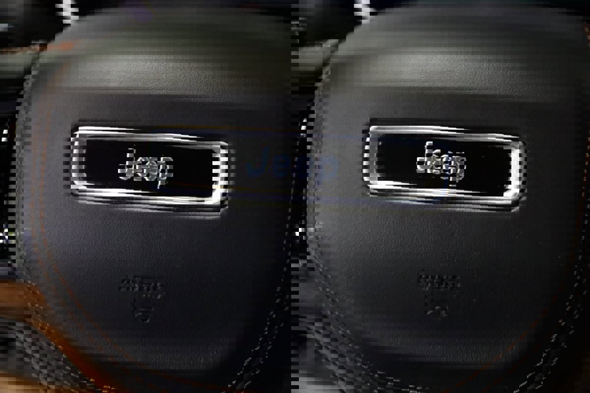 Used 2023 Jeep Grand Cherokee Summit image 52