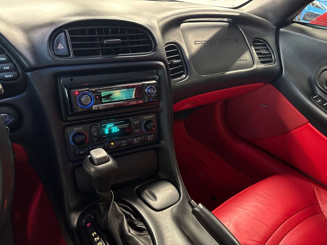 Used 2004 Chevrolet Corvette Coupe w/ Roof Package image 46