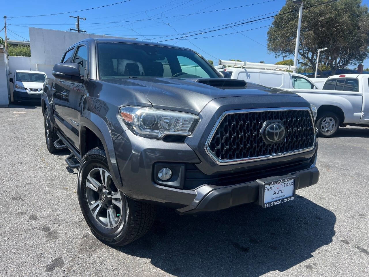 Used 2018 Toyota Tacoma TRD Sport w/ Technology Package AWD/4WD image 1