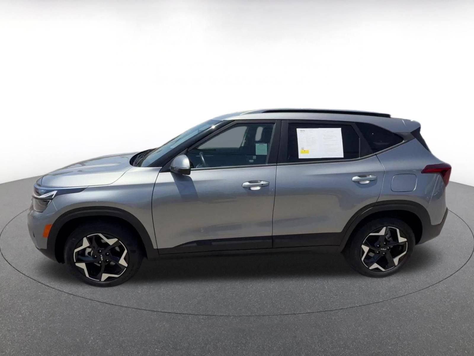 Used 2025 Kia Seltos S FWD image 9