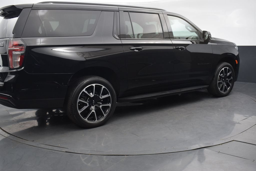 Used 2023 Chevrolet Suburban RST w/ Luxury Package AWD/4WD image 6