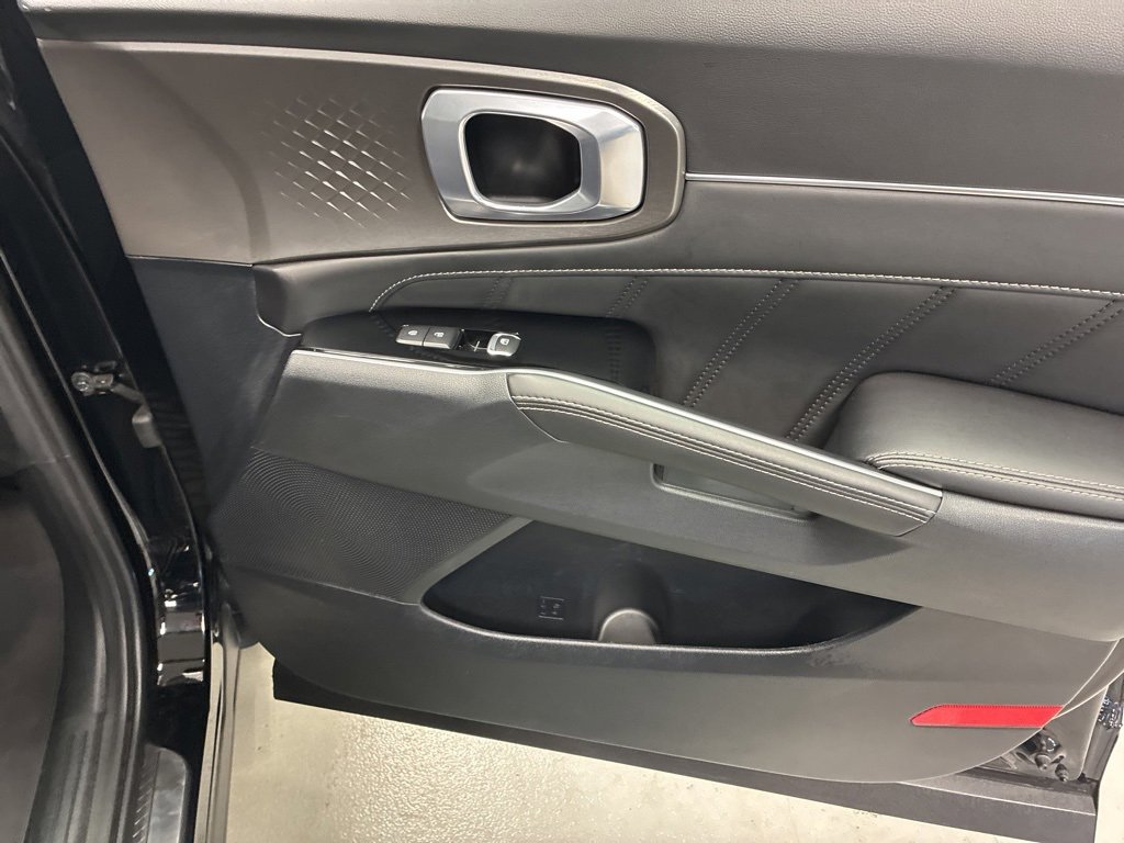 Used 2023 Kia Sorento SX image 8