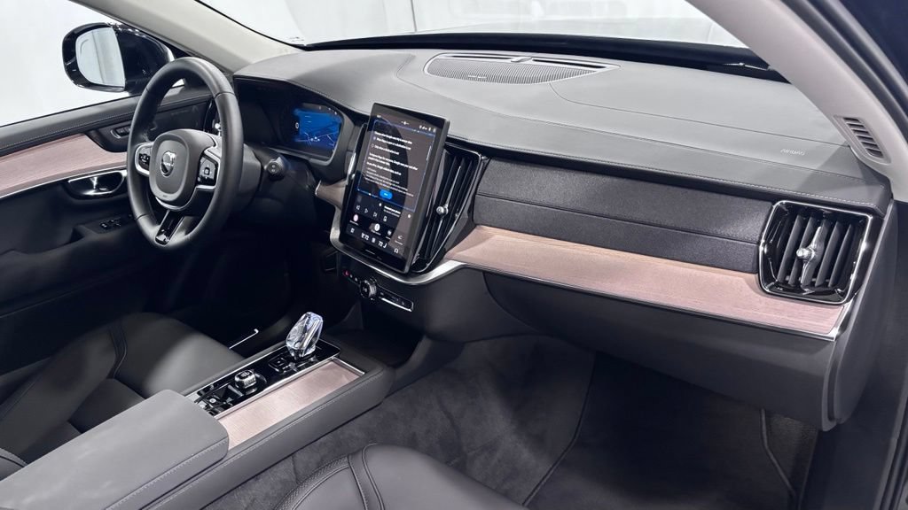 Certified 2026 Volvo XC90 B6 Plus AWD/4WD image 17
