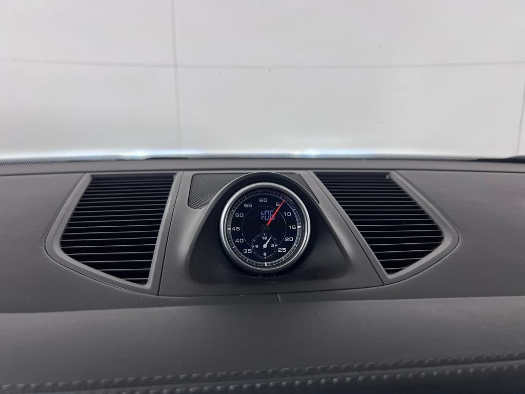 Certified 2018 Porsche Macan Turbo AWD/4WD image 33