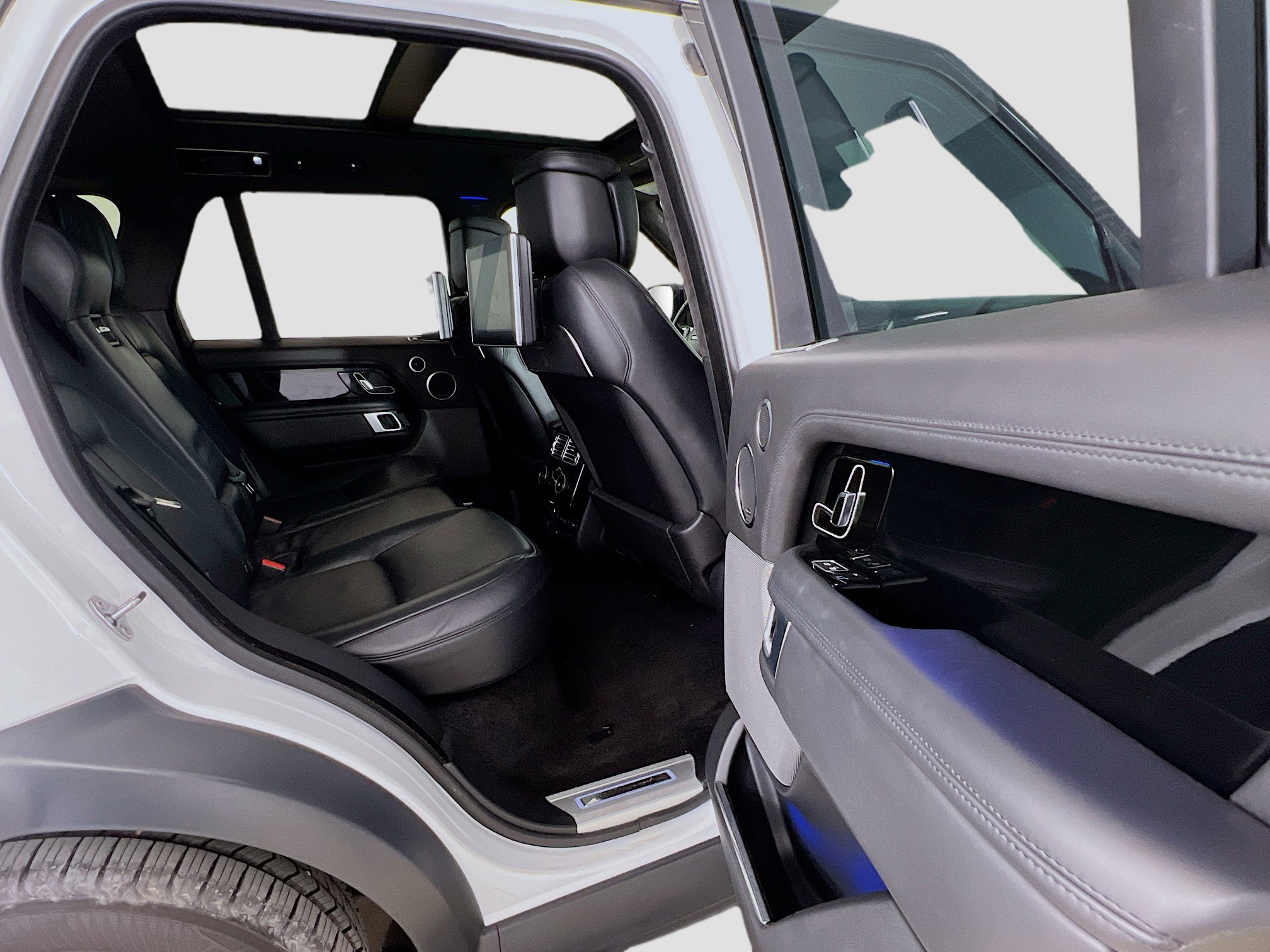 Used 2019 Land Rover Range Rover Autobiography image 30