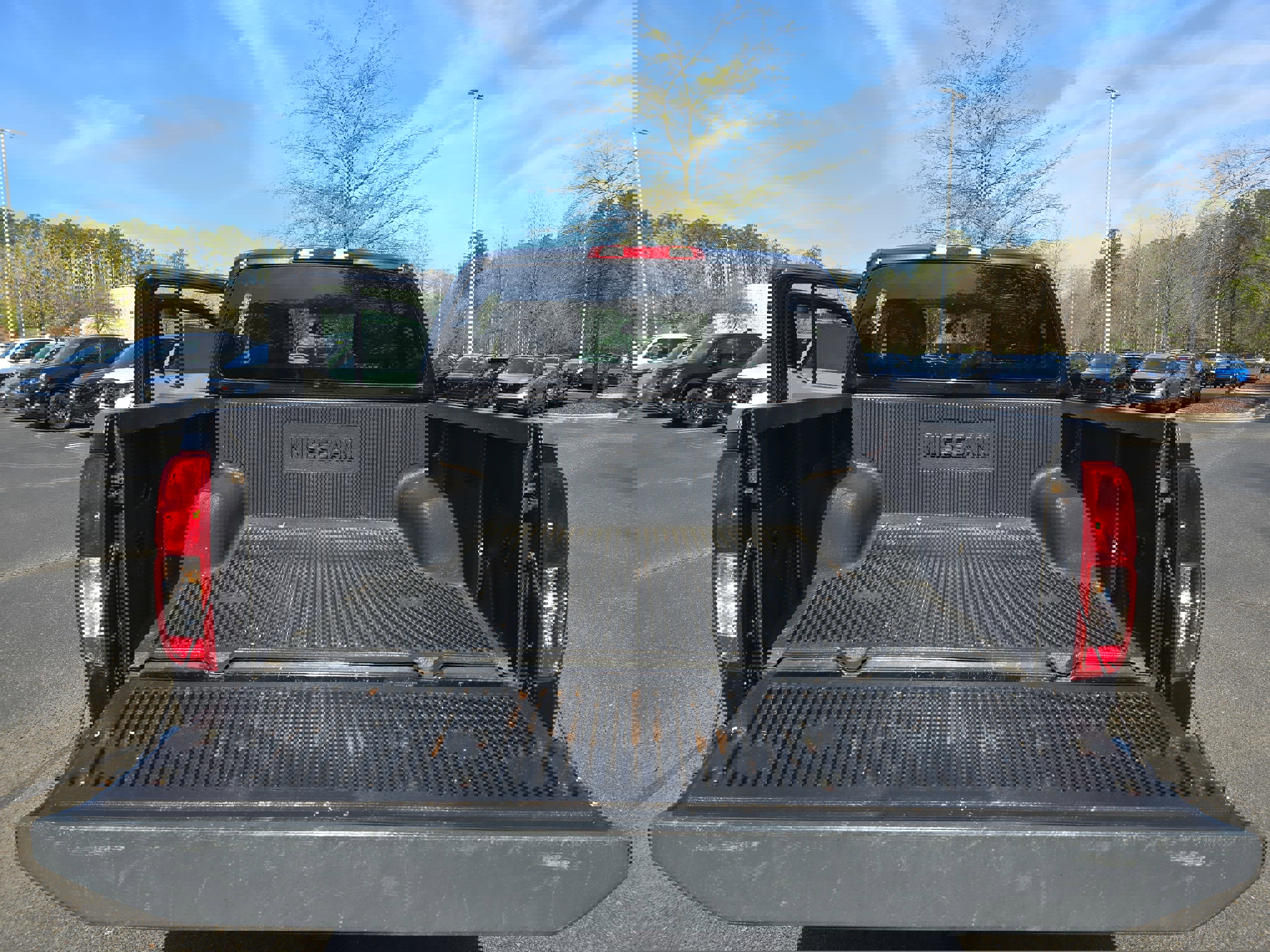 Used 2015 Nissan Frontier Desert Runner image 12