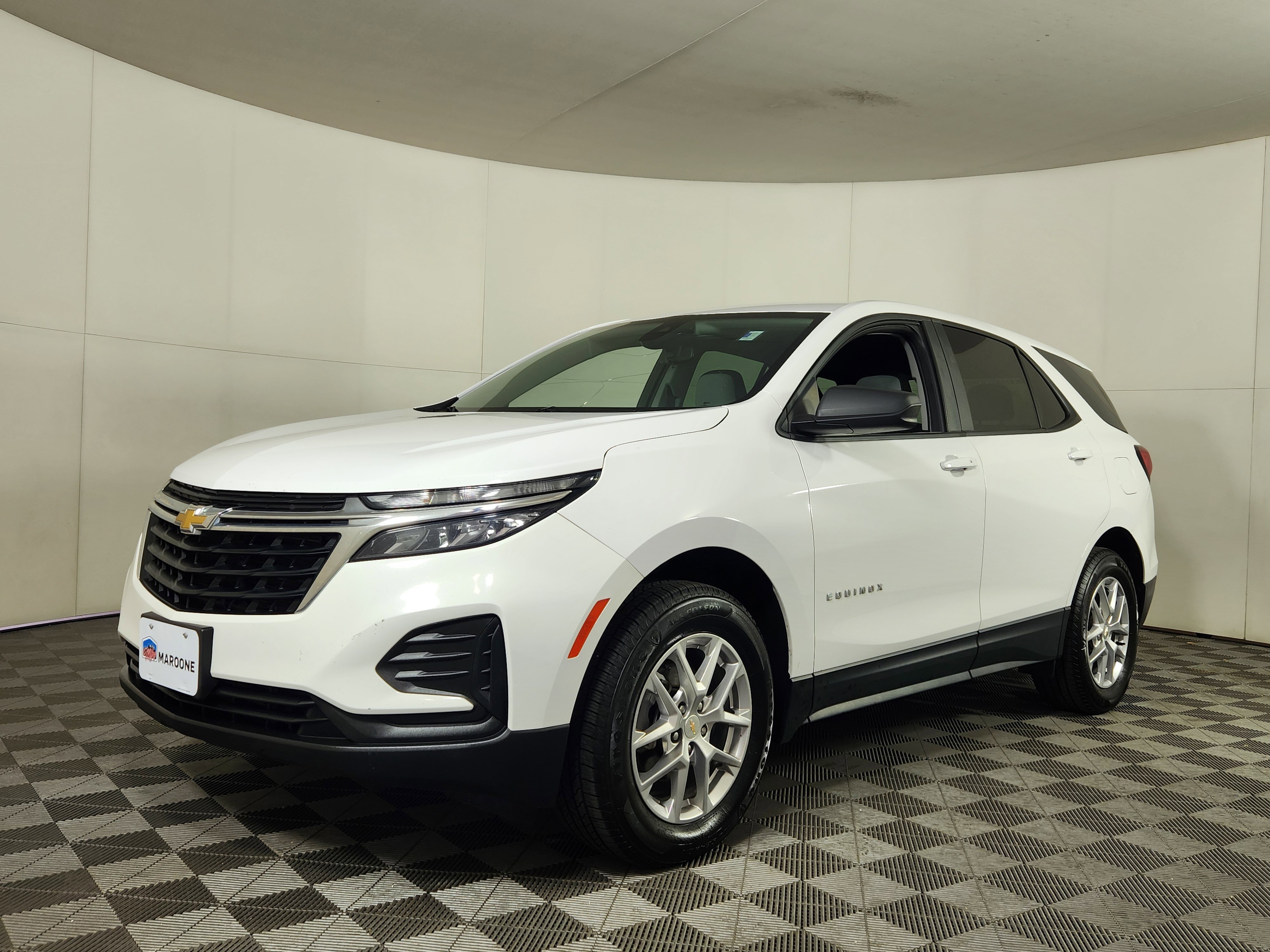 Used 2023 Chevrolet Equinox LS AWD/4WD image 3