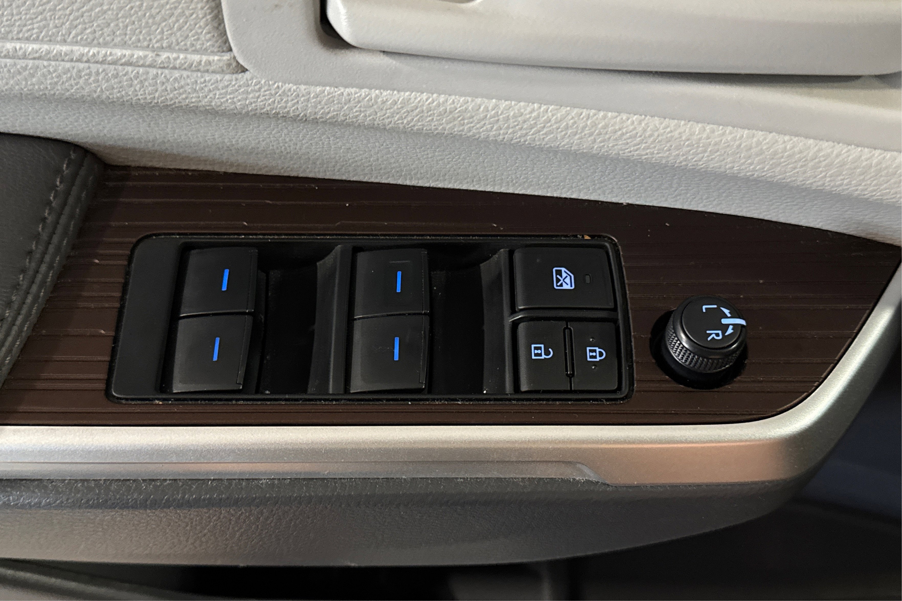 Used 2024 Toyota Sienna LE image 16