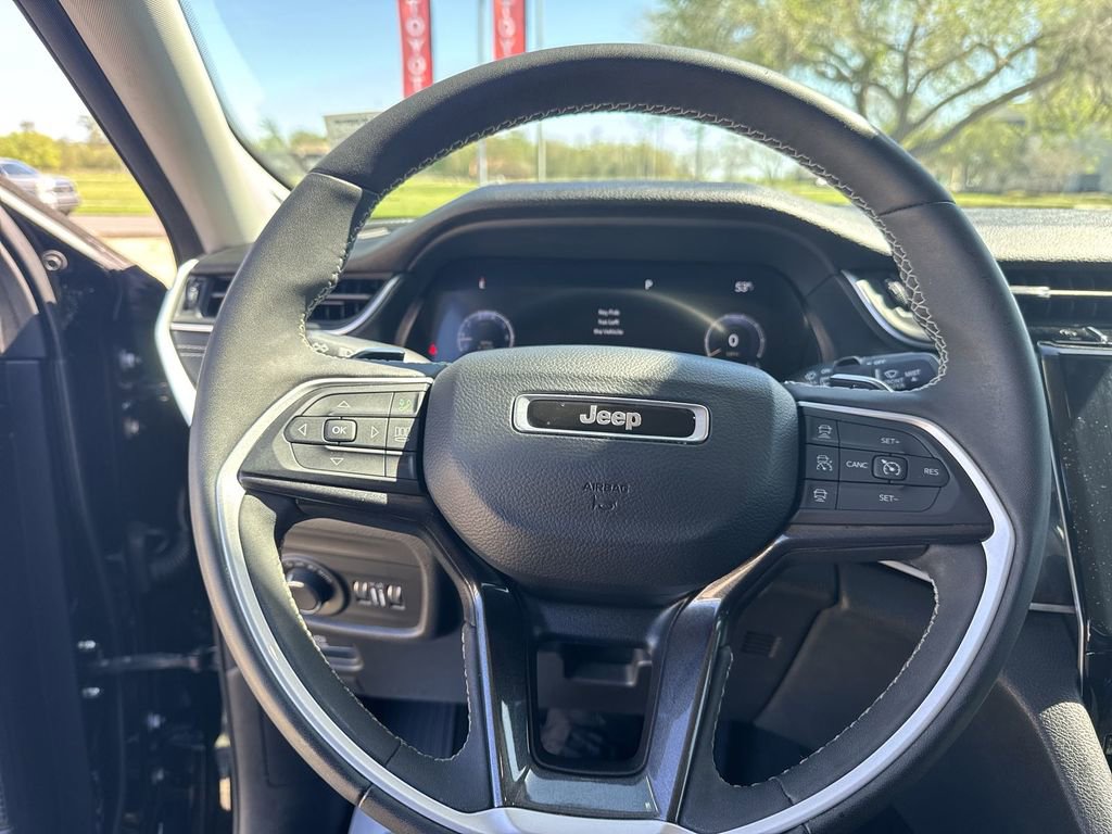 Used 2023 Jeep Grand Cherokee L Laredo w/ Luxury Tech Group I image 16