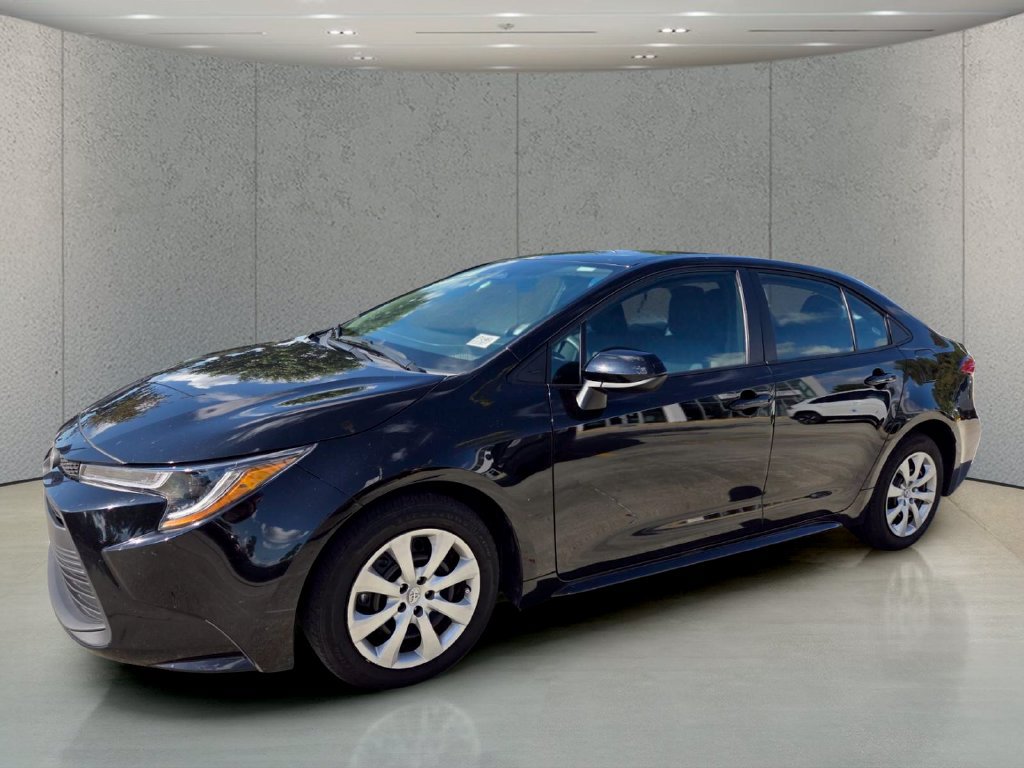 Used 2025 Toyota Corolla LE FWD image 9