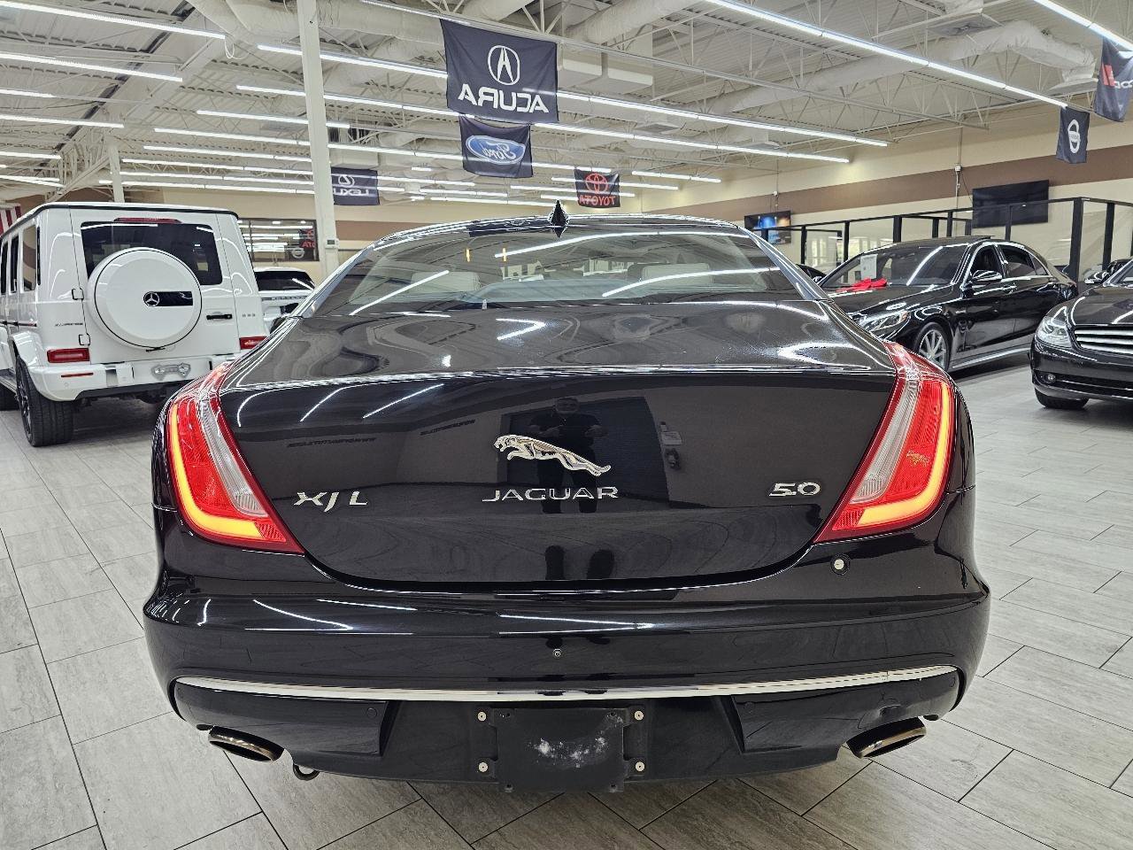 Used 2019 Jaguar XJ L Supercharged RWD image 7